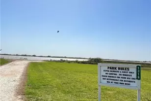 423 Calumet, Palacios, TX 77465 - Photo 27