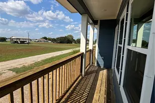 423 Calumet, Palacios, TX 77465 - Photo 5