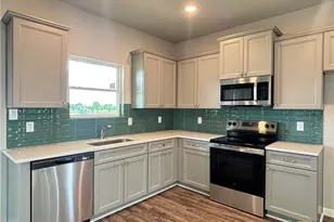 423 Calumet, Palacios, TX 77465 - Photo 11