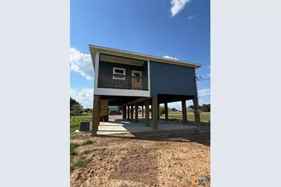 423 Calumet, Palacios, TX 77465 - Photo 3