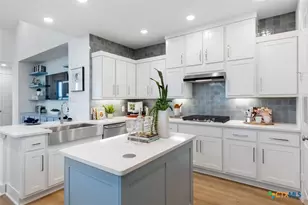 10054 Mitra Way, San Antonio, TX 78224 - Photo 5