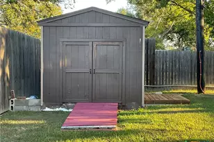 109 Nantucket Ave, Victoria, TX 77904 - Photo 27