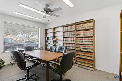 113 W Gonzales Street, Seguin, TX 78155 - Photo 9