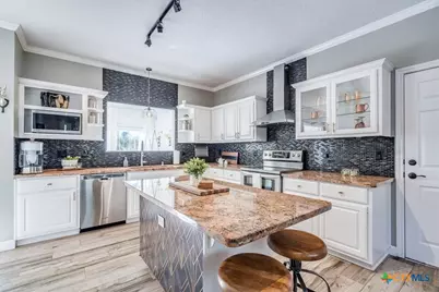 171 Pin Oak Crossing, Elgin, TX 78621 - Photo 11