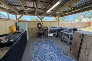 1116 S 2nd St, Floresville, TX 78114 - Photo 27