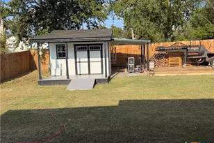 1116 S 2nd St, Floresville, TX 78114 - Photo 33