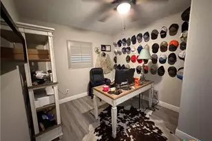 1116 S 2nd St, Floresville, TX 78114 - Photo 15