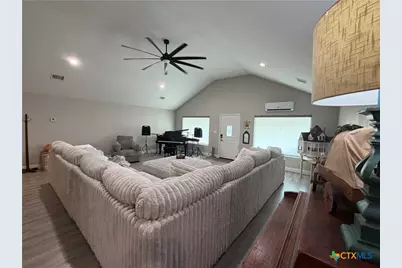 1116 S 2nd Street, Floresville, TX 78114 - Photo 5