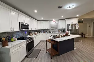 1116 S 2nd St, Floresville, TX 78114 - Photo 7