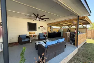 1116 S 2nd St, Floresville, TX 78114 - Photo 25