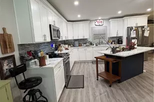 1116 S 2nd St, Floresville, TX 78114 - Photo 9