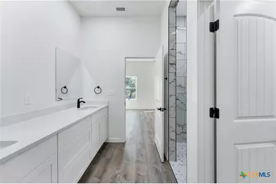 664 Rolling Hills Drive, Canyon Lake, TX 78133 - Photo 15