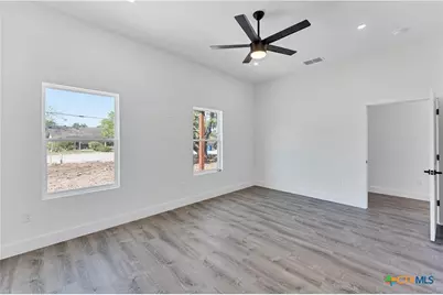 664 Rolling Hills Drive, Canyon Lake, TX 78133 - Photo 17