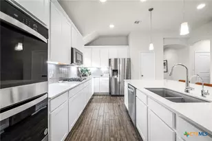 2263 Bluewood St, New Braunfels, TX 78132 - Photo 9