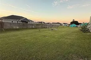 809 Buttercup Dr, Edna, TX 77957 - Photo 3