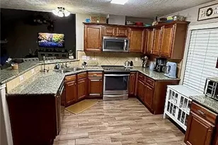 809 Buttercup Dr, Edna, TX 77957 - Photo 9