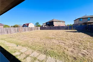 509 Christopher Cove, Lockhart, TX 78644 - Photo 33