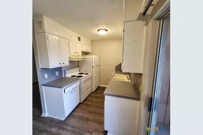 131 Regency Avenue, Victoria, TX 77904 - Photo 9