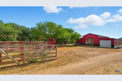 2141 County Road 132, Floresville, TX 78114 - Photo 25
