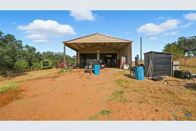 2141 County Road 132, Floresville, TX 78114 - Photo 19