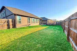 477 Centinela St, New Braunfels, TX 78130 - Photo 5