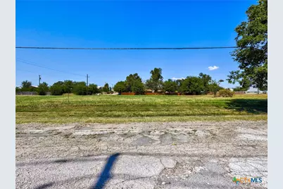 205 E Avenue G, Jarrell, TX 76537 - Photo 9