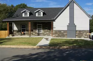 309 N 10th St, Gatesville, TX 76528 - Photo 1