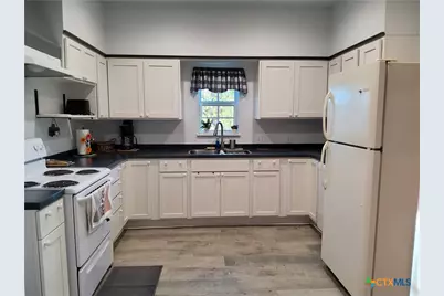 309 N 10th Street, Gatesville, TX 76528 - Photo 7