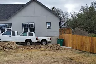 309 N 10th St, Gatesville, TX 76528 - Photo 33