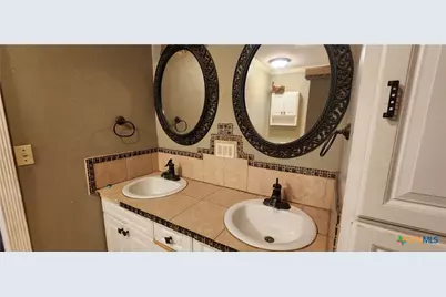 604 Davis Street, Edna, TX 77957 - Photo 13