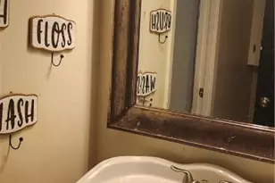 604 Davis St, Edna, TX 77957 - Photo 17