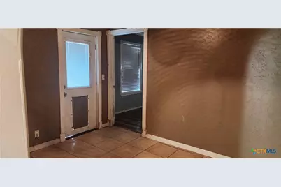 604 Davis Street, Edna, TX 77957 - Photo 7