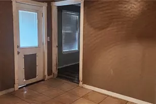 604 Davis St, Edna, TX 77957 - Photo 7