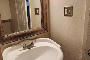 604 Davis St, Edna, TX 77957 - Photo 19