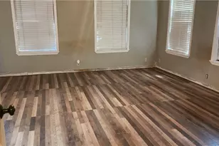 604 Davis St, Edna, TX 77957 - Photo 9