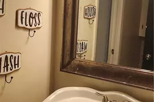 604 Davis St, Edna, TX 77957 - Photo 17