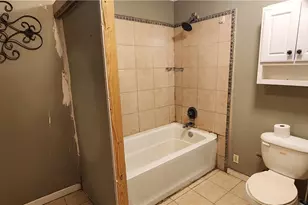 604 Davis St, Edna, TX 77957 - Photo 15