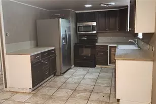 604 Davis St, Edna, TX 77957 - Photo 5