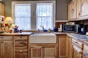 116 S Ave, Shiner, TX 77984 - Photo 17