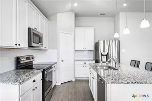 1117 Amber Lk, Seguin, TX 78155 - Photo 5