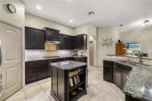 101 Sandstone Ct, Victoria, TX 77904 - Photo 5