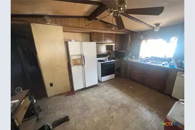 133 County Road 436, Stockdale, TX 78160 - Photo 5