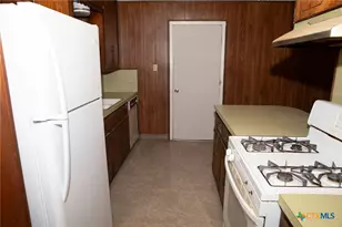 1005 Campbell St, Lampasas, TX 76550 - Photo 5