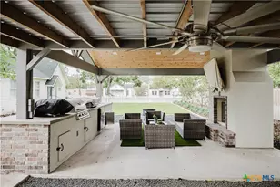 213 W Broadway St, Cuero, TX 77954 - Photo 15