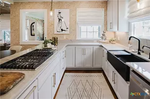 213 W Broadway St, Cuero, TX 77954 - Photo 7