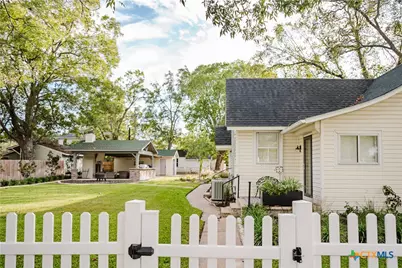 213 W Broadway Street, Cuero, TX 77954 - Photo 3