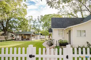 213 W Broadway St, Cuero, TX 77954 - Photo 3