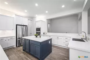 358 Bridle Trl, New Braunfels, TX 78132 - Photo 11