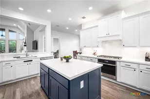 358 Bridle Trl, New Braunfels, TX 78132 - Photo 9