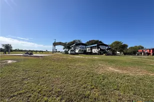 193 Silk Stocking St, Port Lavaca, TX 77979 - Photo 3